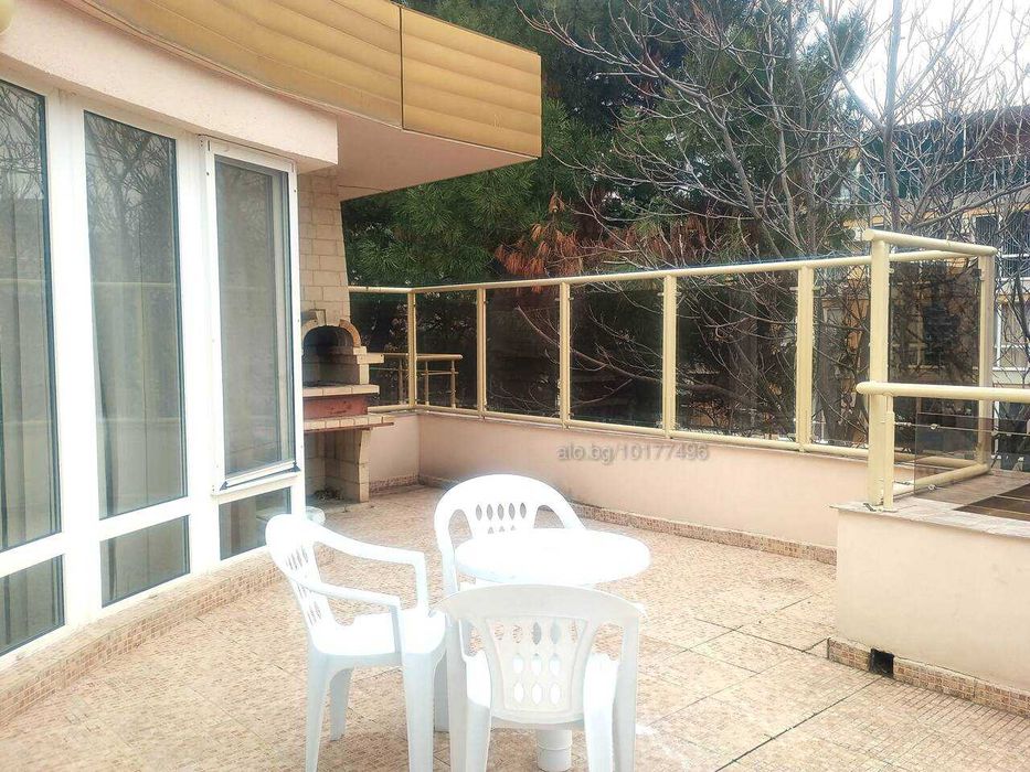 Практично студио с паркомясто в центъра на Слънчев бряг, до автогарата