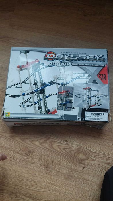 Купа за плодове, чанта за лаптоп и игра кула с топче