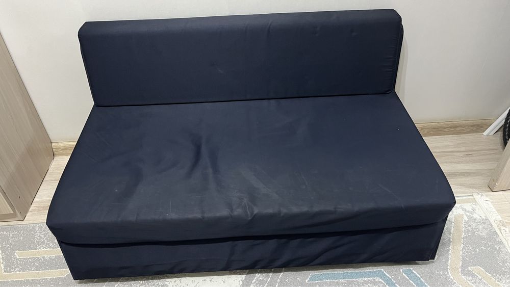 Диван от Икеа темно-синий