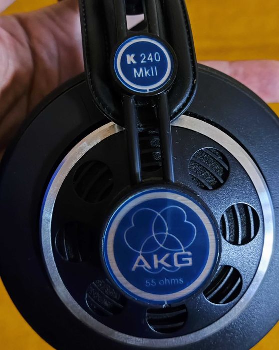 Студийни слушалки AKG K240 MKII с допълнителни нови наушници