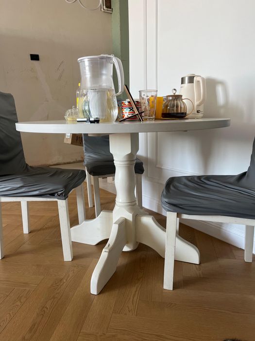 Продам кухонный стол со стульями