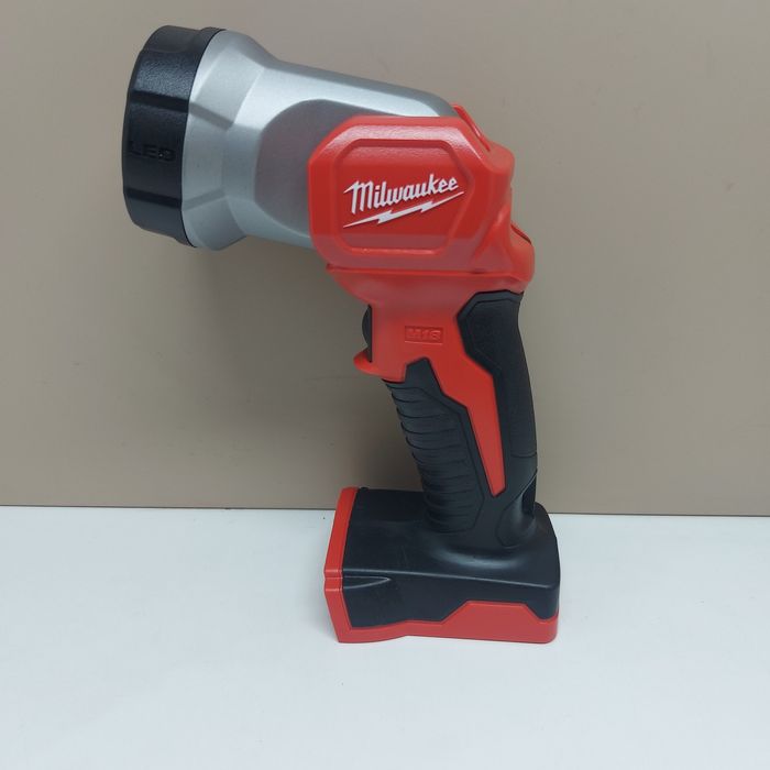 Лед фенер Milwaukee M18 TLED