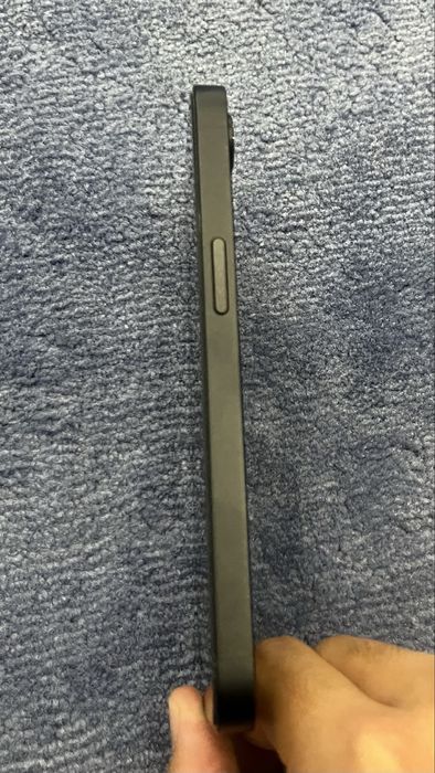 Айфон 16е в идеальном состоянии