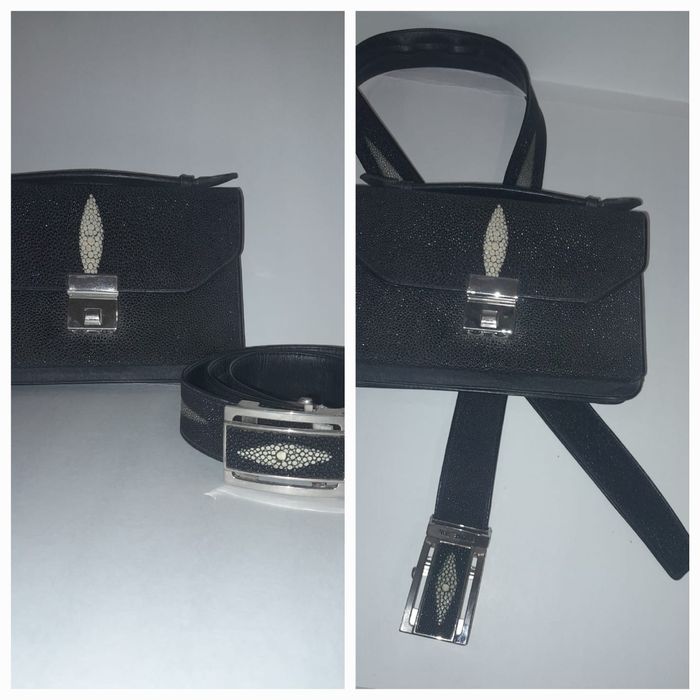 Женский набор из кожи кобры.