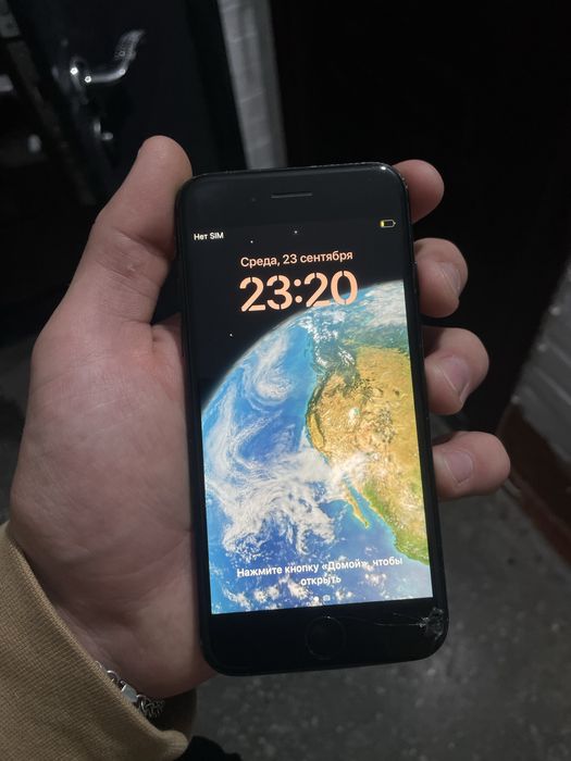 Iphone SE 64 гб 75% акб 2020 г.