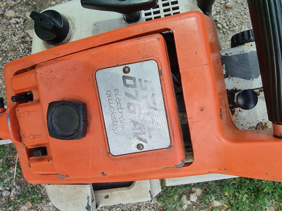 Două drujbe profesionale Stihl foarte rare în stare de funcționare!