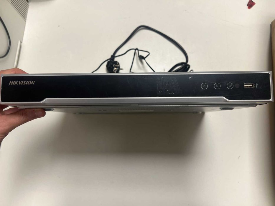 Видеорегистратор Hikvision DS-7616NI