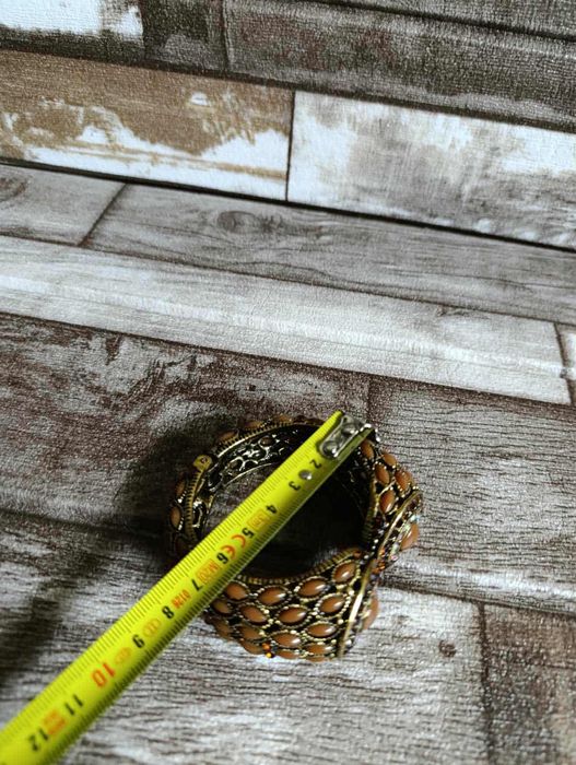 Гривна с подпис на Yuhong