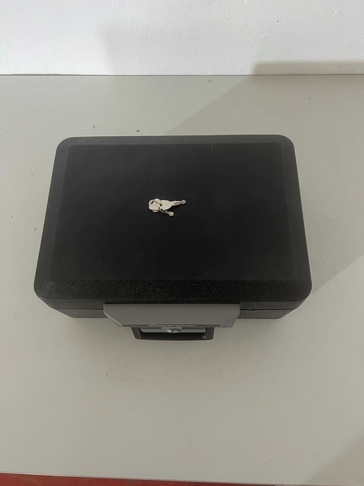 Casetă antifoc SentrySafe 1160 cu închidere pe cheie