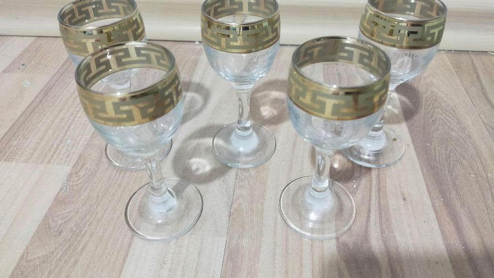 продам стеклянные бокалы-рюмки