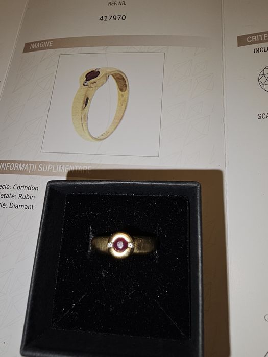 Inel aur 18k cu 2diamante si 1 rubin
