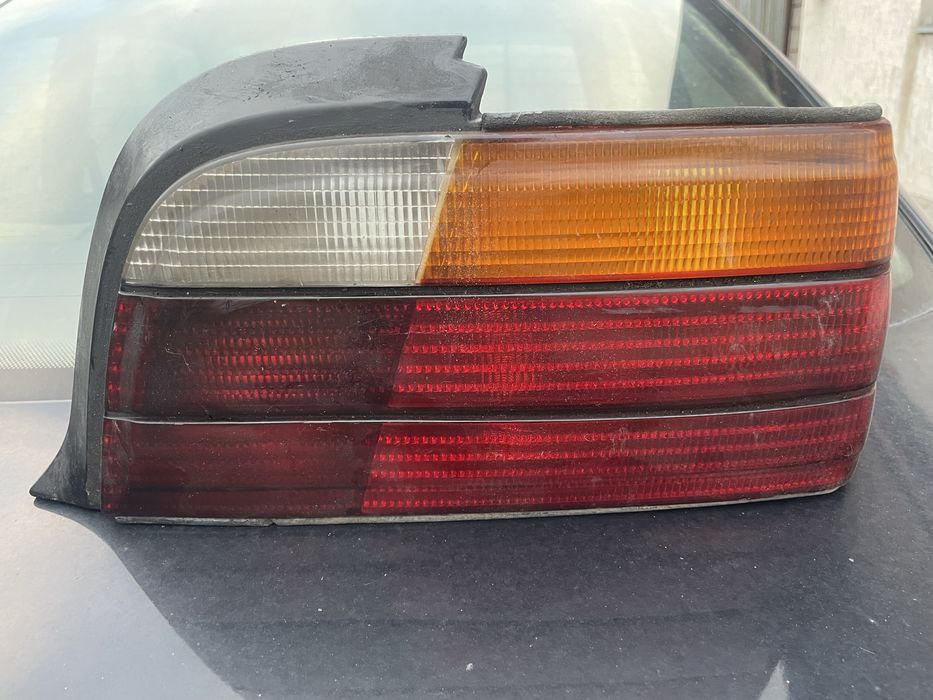 Бмв. Е36. купе  задние  стопы