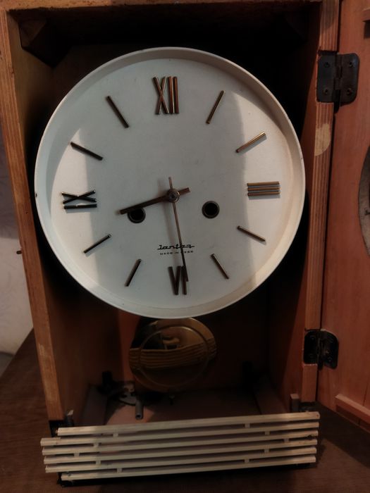 Mexanik soat sotiladi