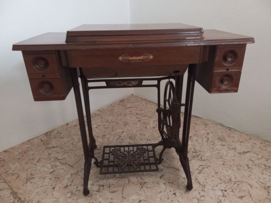 Стара шевна машина Butterfly