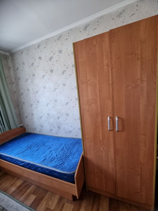 Кровати и шкаф в хорошем состоянии