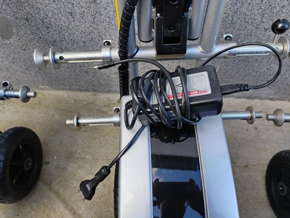 Propulsor electric pentru cărucior scaun persoane cu dizabilități