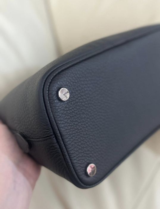 Geanta Laura Maxim, Carrera medie, neagra