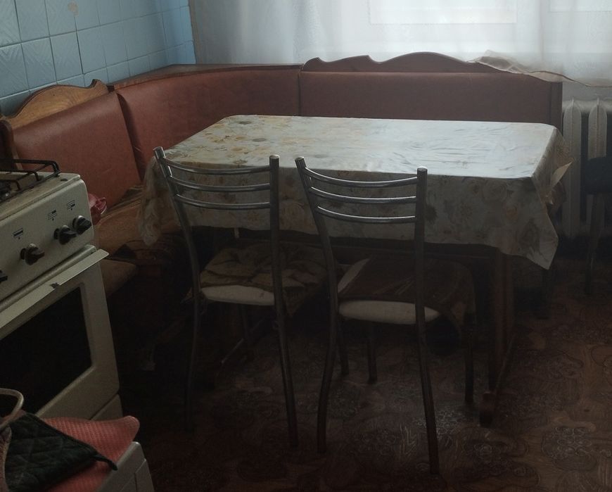Отдам бесплатно диванчик+стол на кужню