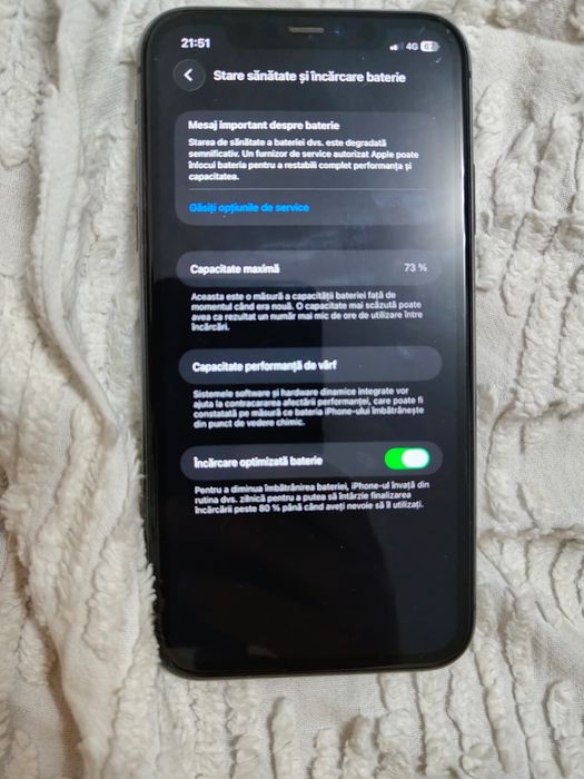 Vând iphone 11 in stare perfectă  doar putin crapată camera dau si  la schimb  pe iphone 12 13 14