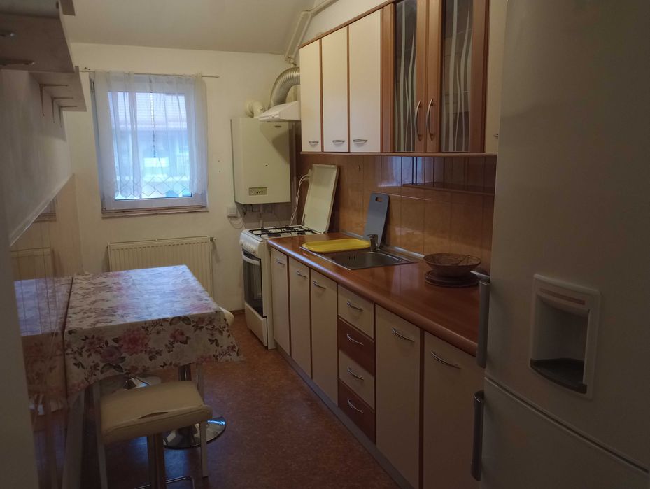 De inchiriat apartament pe str Eroilor nr 196 Floresti Cj suprafata 45 mp mobilat si utilat