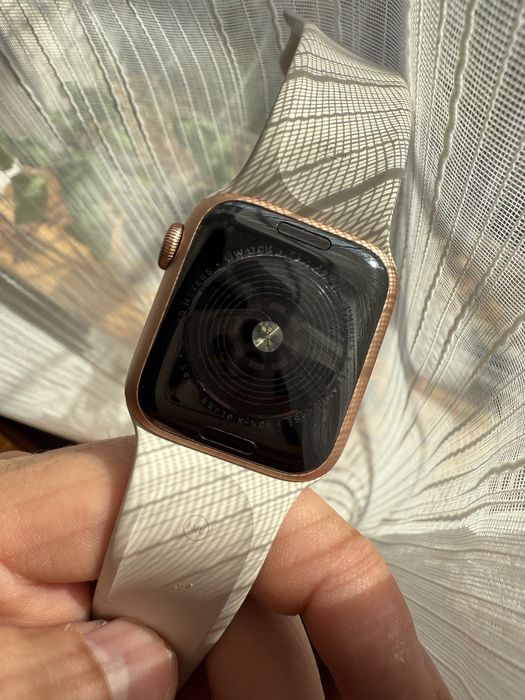 Apple watch se продам
