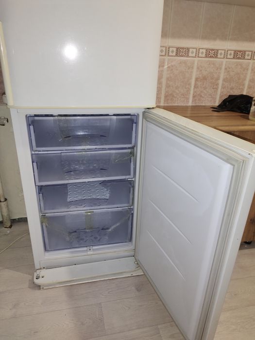 Продам рабочий холодильник