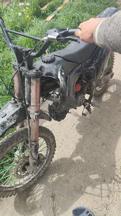 Vând cross de 125 CC