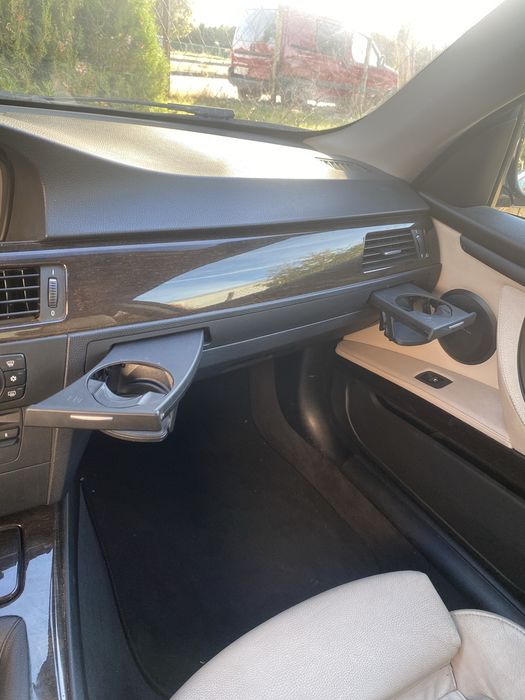 BMW         320d E92