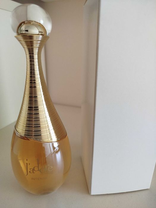 Продавам оригинален дамски парфюм Dior