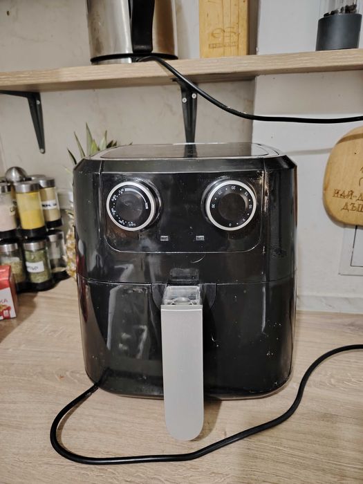 Фритюрник с горещ въздух/Air fryer