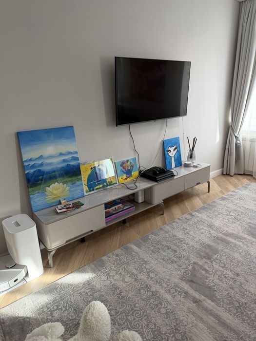 Продам ТВ тумбу в отличном состоянии