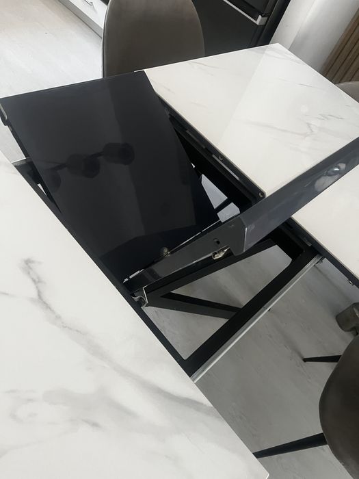 Masa extensibila ceramica aspect de marmura