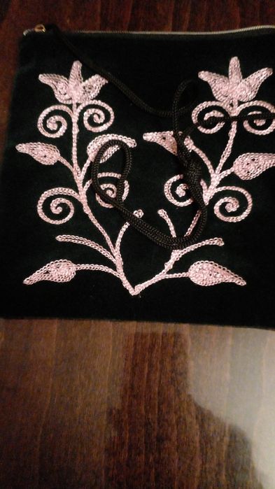 сумочки с национальной вышивкой