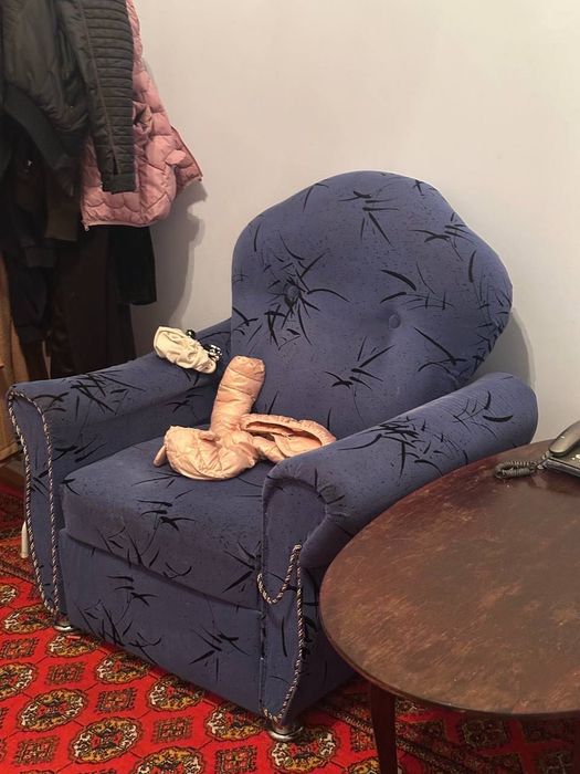 Uy uchun mebel, divan va 2 ta kreslo