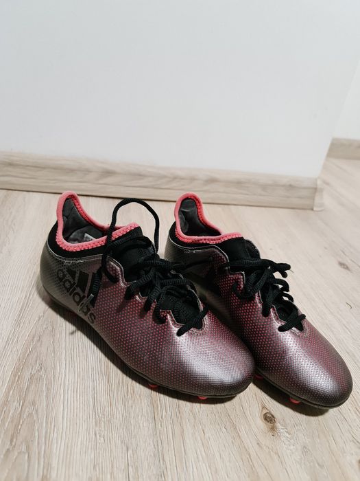 Футболни бутонки