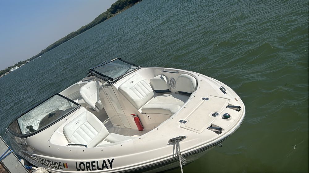 Barca cu motor Regal 2400 Bowrider