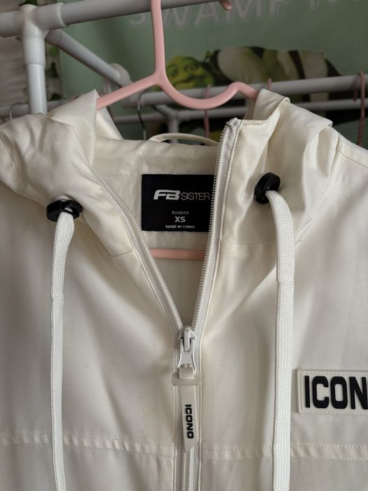 Продам куртку ветровку