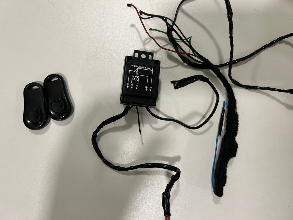 Продавам Имобилайзер Autowatch 927 и силово реле
