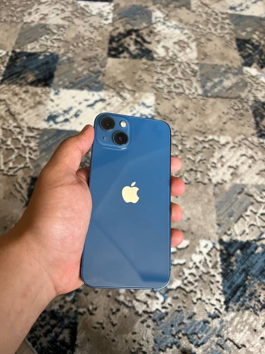Iphone 13 color blue