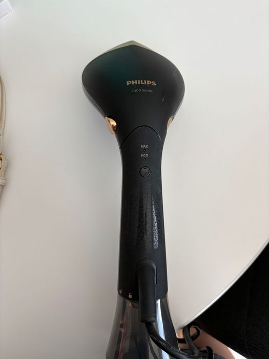 Вертикална ютия PHILIPS Series 7000 STH7060/80, 1500W, 0.2l, черно-златно