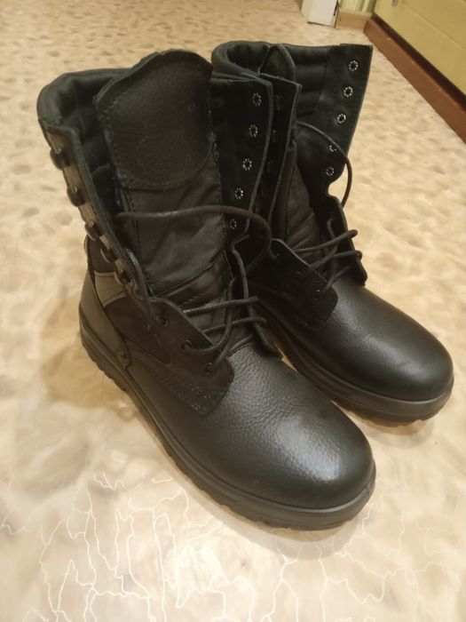Продам берцы летние 43 размера.