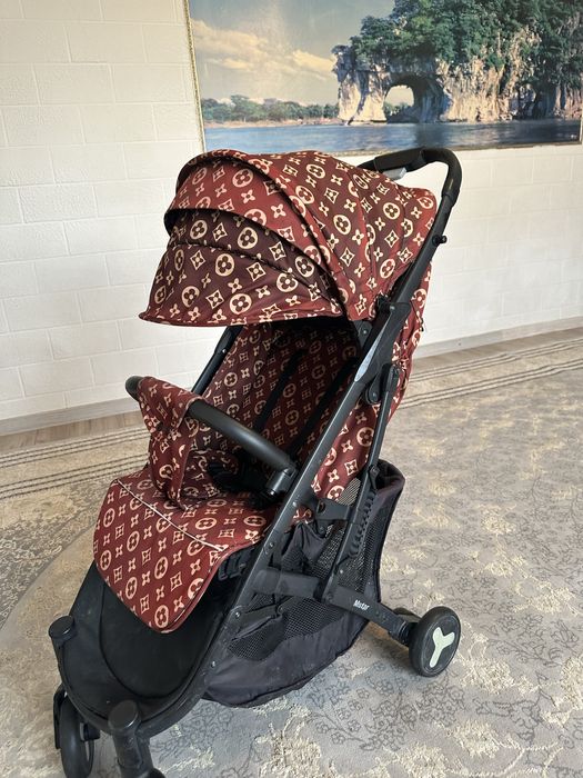 Коляска б/у прогулочная собирается как чемоданчик