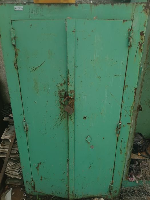 Продам сейф шкаф