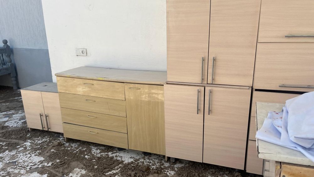 Срочно продам кухонный шкаф