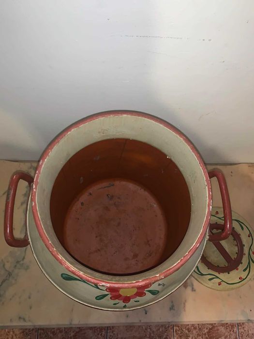 Recipient de lapte traditional pictat manual