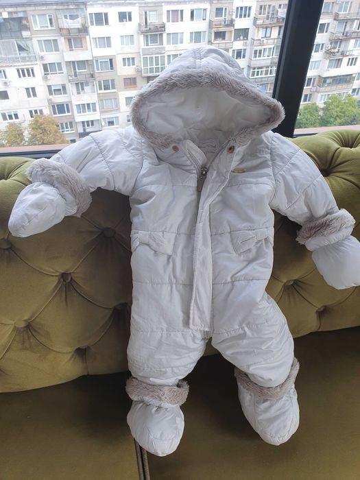 Космонавт за бебе 6 месеца