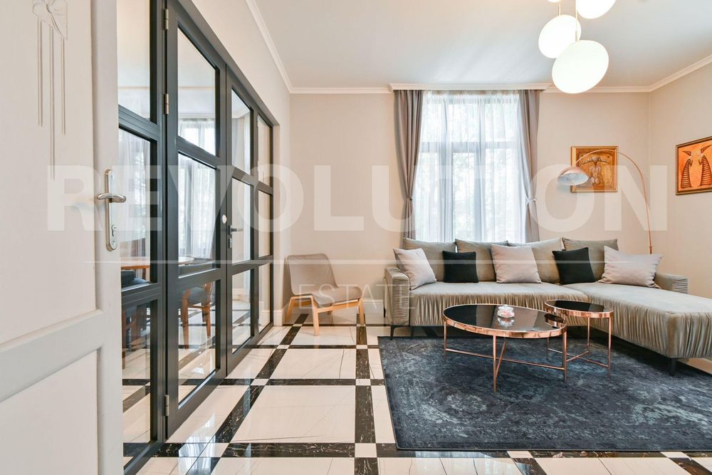 Продава се Тристаен апартамент в София, Център - 123 кв.м за 3171 €/кв.м - Снимка #1