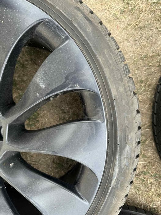 Set jante 21” cu anvelope Pirelli vară + iarnă – originale Tesla Model