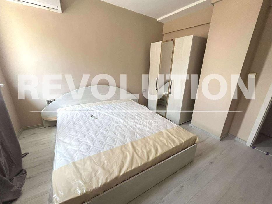 Тристаен апартамент в района на Погреби!