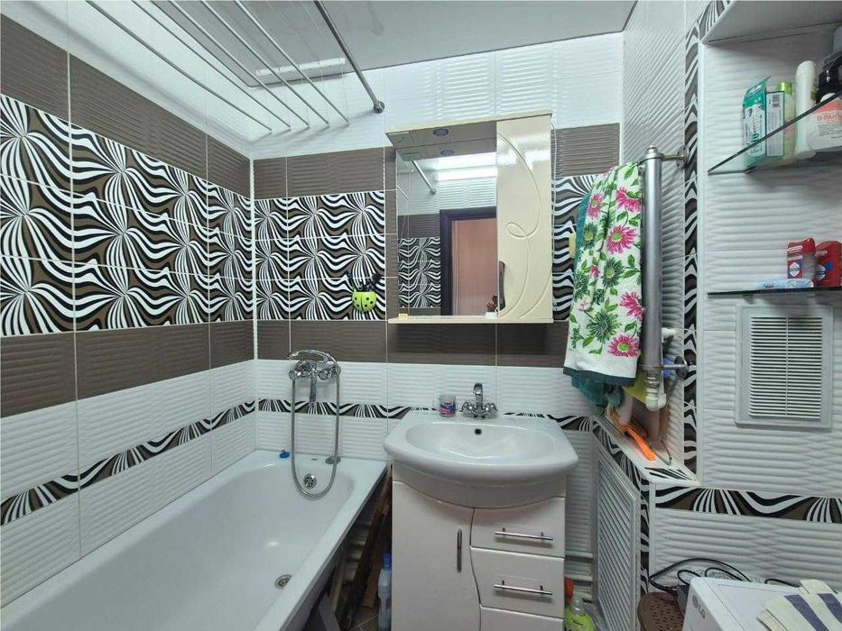 Продам 4 комн квартиру у/ планировки